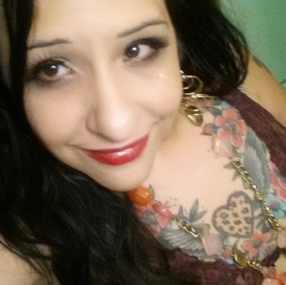 Meet your Posher, Danielle - Picture 5 of 6